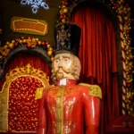 Figura gigante de cascanuez para decorar y ambientar espacios